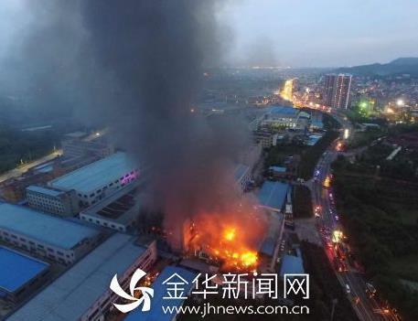 金华曹宅镇一厂房发生火灾 事故造成2人受伤