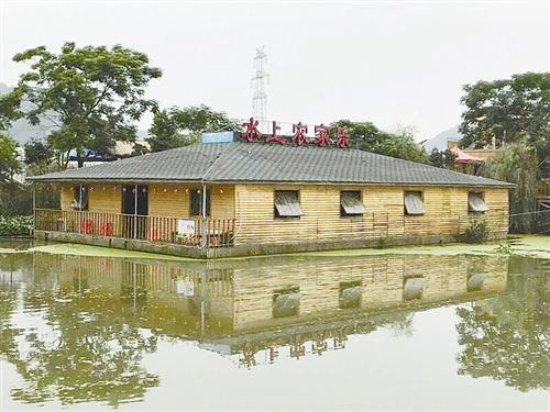 台州水上餐厅建在河道上 村支书:不影响排涝