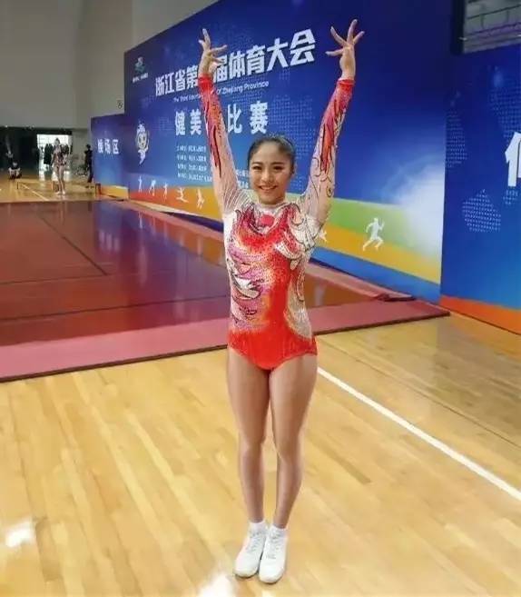 为录取这个浙江美少女 北大降分219 清华降分