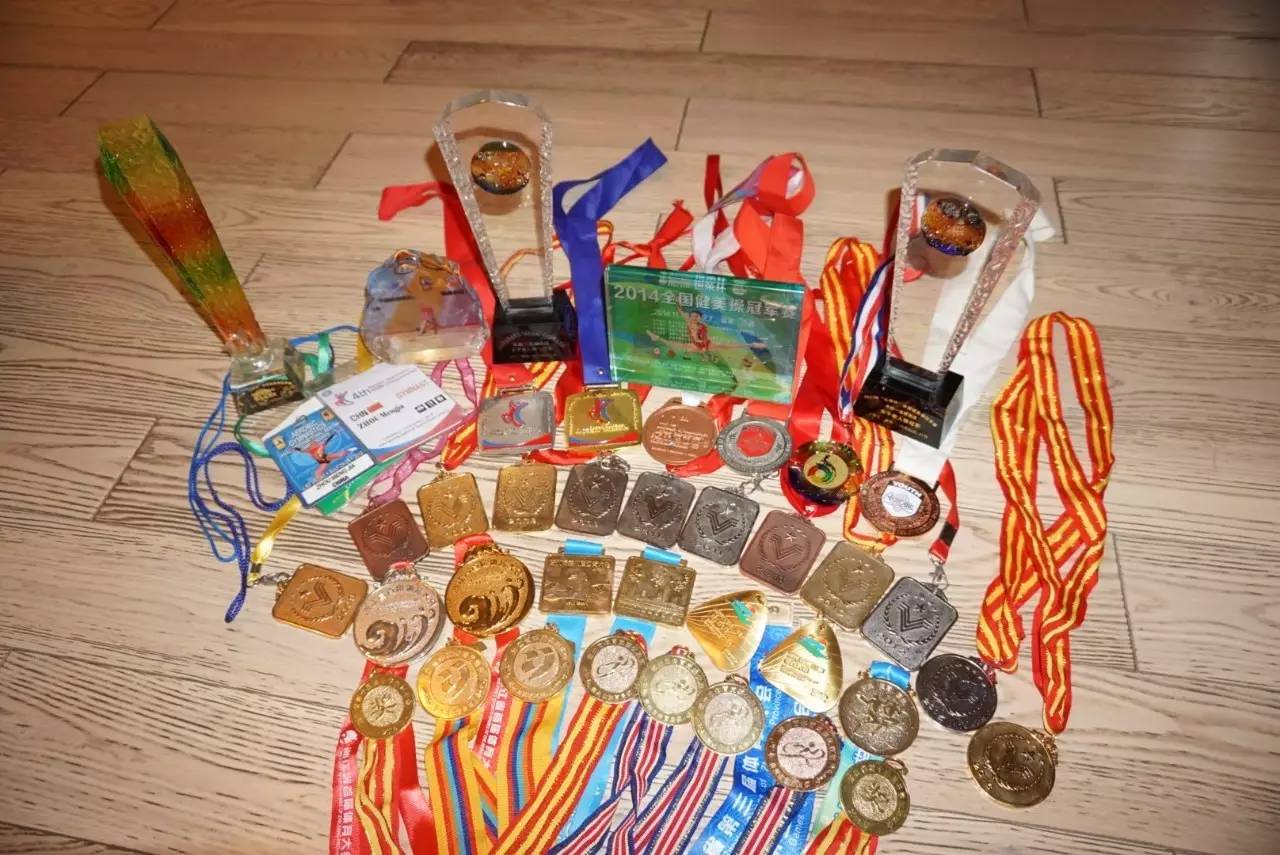 为录取这个浙江美少女 北大降分219 清华降分