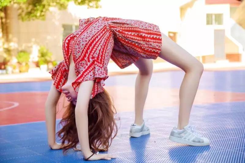 为录取这个浙江美少女 北大降分219 清华降分