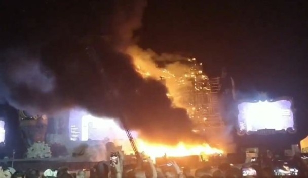 西班牙巴塞罗那音乐节大火 2.2万人安全撤离