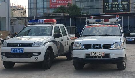 邯郸现多辆挂民用车牌"警车" 交警:租的,将去除警标