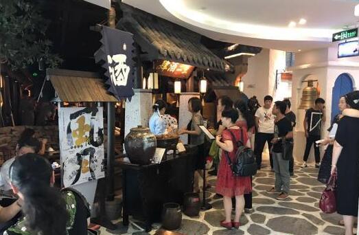 女子养宠物狗感染寄生虫 右眼内取出四条活虫