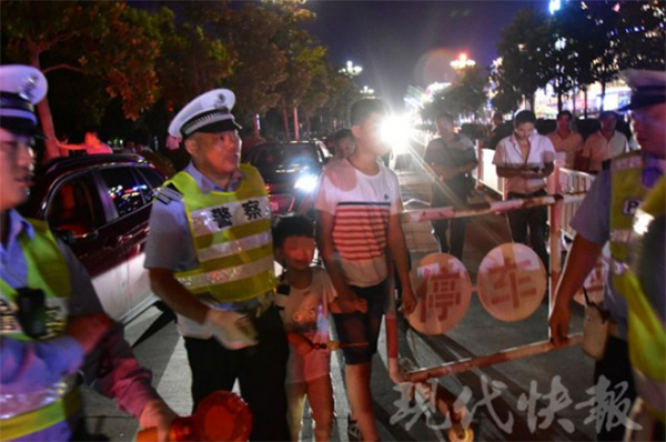 男子酒后驾驶遇交警检查 丢下5岁儿子直接弃车