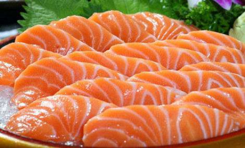 吃货福音!刚捞起的挪威冰鲜三文鱼将重新走上