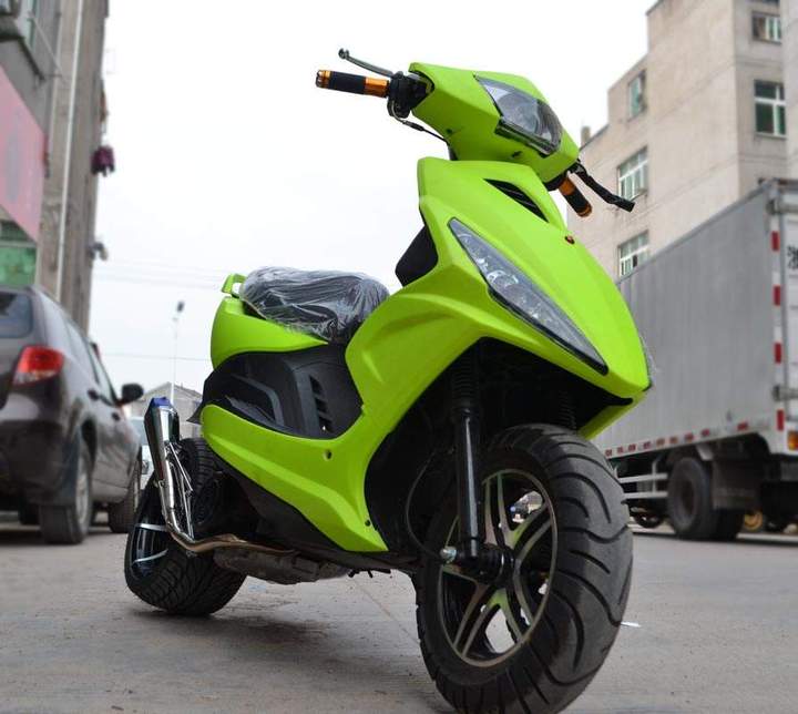 几个嵊州年轻人为求拉风 专偷鬼火摩托车