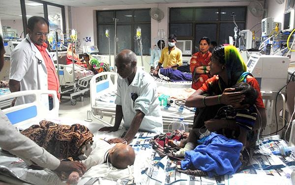 49名婴儿在印度一医院死亡 官方:或因氧气和药