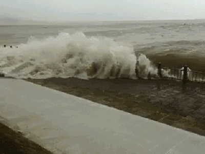 早报:钱塘江迎今年最大潮 这有预防假日综合症小建议