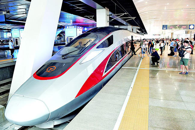 造型酷、时速350 复兴号的黑科技很给力