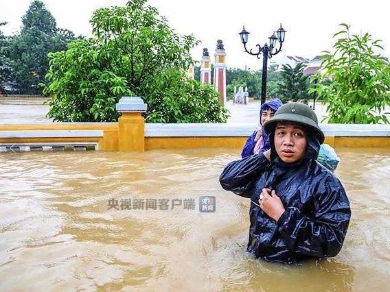 台风达维登陆越南 已致27人死亡