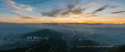 当旭日从水天一色的水平面跃然而出,海面煞是泛金流赤.