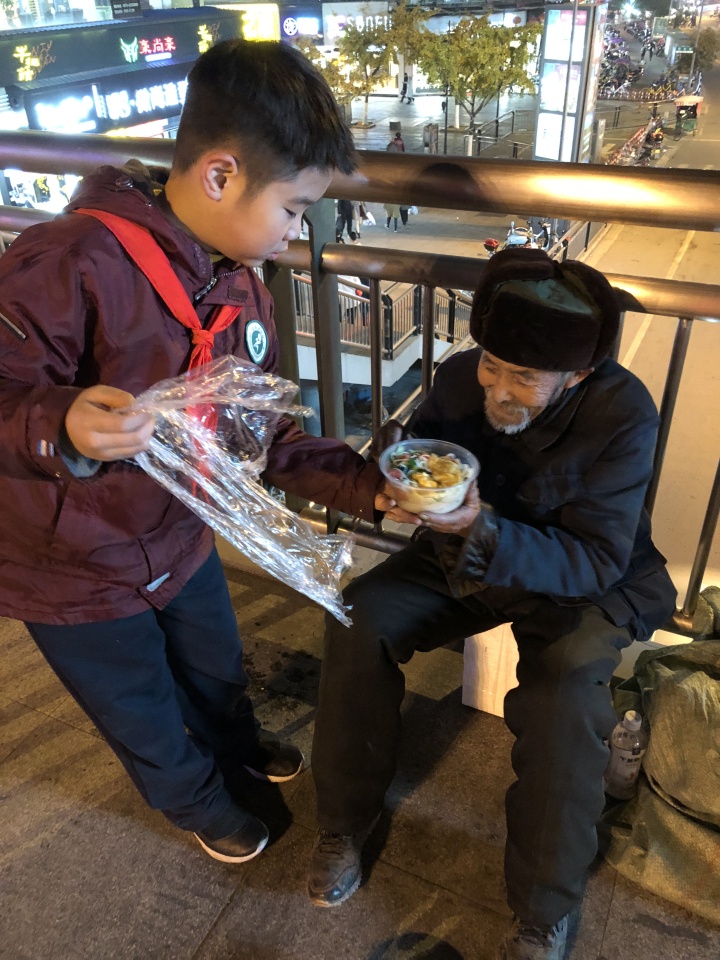 人竟然把金华唱成Hiphop!接下来的故事感动了