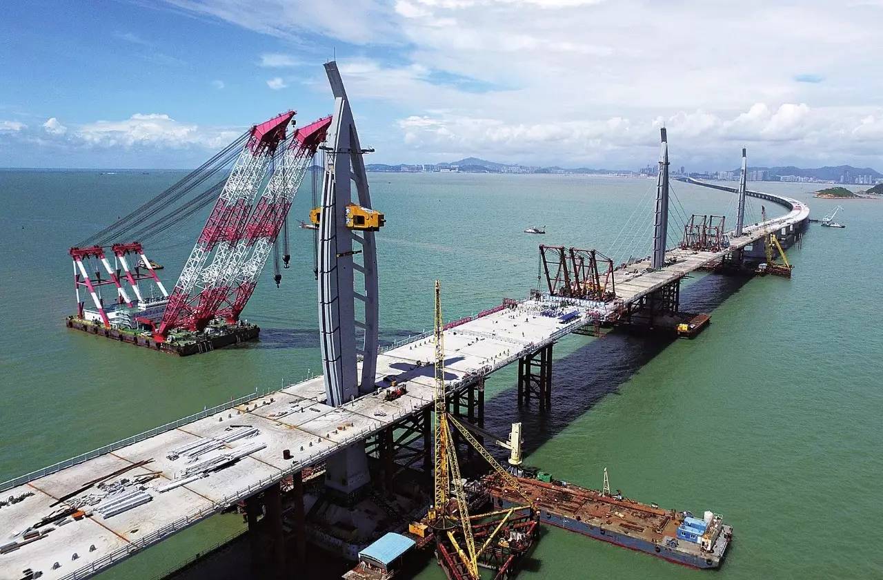 港珠澳大桥创世界之最 构件安装误差0.5毫米以