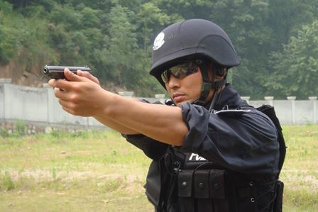 10多年用坏20把手枪 杭州特警"枪王"是怎样炼成的