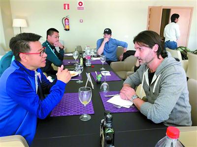 申花新队医带来新思路 将减少球员摄入高脂肪