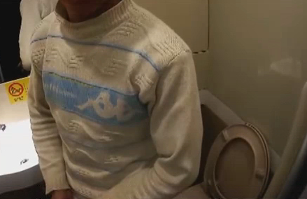 乘客厕所吸烟逼动车降速 辩称:坐普列抽习惯了