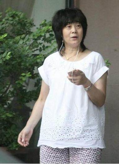 葛优隐藏30年老婆终曝光 网友:难怪连关之琳李小璐都看不上