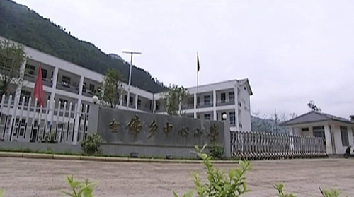 12"地震后,长兴县迅速组建援建队伍,赶往青川县的七佛乡,杭亚雷就是