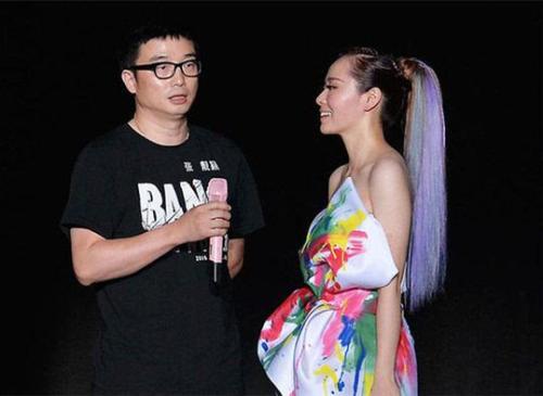 新恋情?张靓颖牵手神秘男子 曾被曝与冯轲已离婚