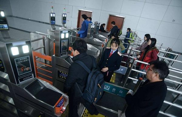 全国铁路首次实现刷手机进站:广深城际铁路全