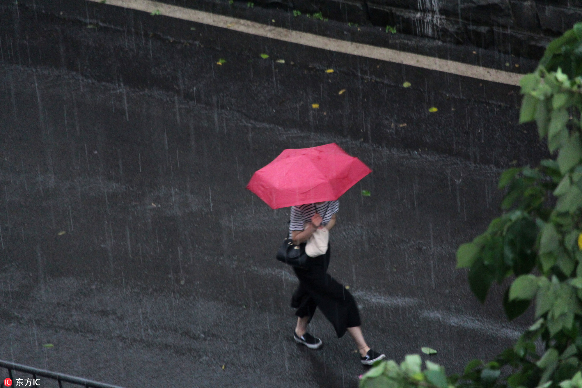 南方再迎强降雨高温缩减 冷空气抵达北方