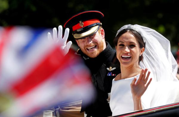 哈里王子大婚与小猪佩奇 英国借王室婚礼提高
