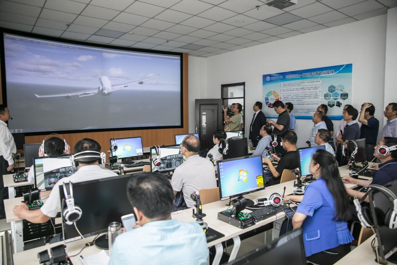 信阳航空职业学院正式揭牌 系河南首家航空类