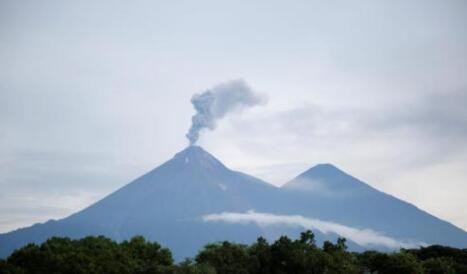 危地马拉火山爆发百余人失踪 政府因风险高终