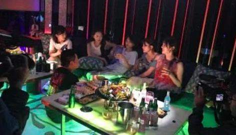 郑爽被女配秒杀?表情邋遢身高图涨的搞笑大股票也奇怪1造型还差图片