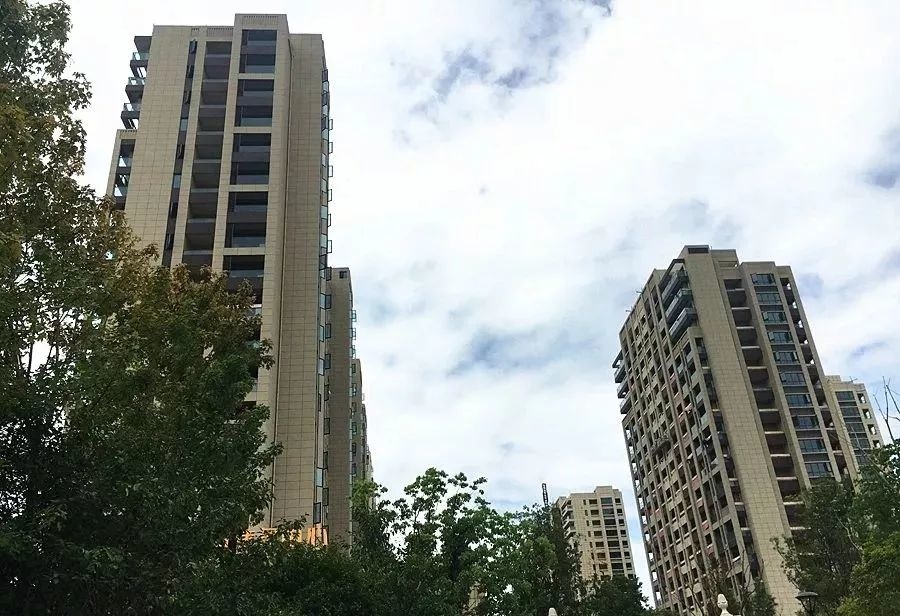 尴尬!杭州连续两个摇号楼盘首开没卖完!