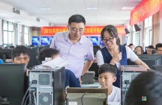 中国青少年近视率居世界第一 手机该不该禁入
