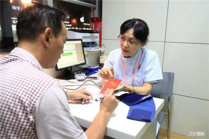 《照亮》刑兴祥 绍兴市中心血站严仲庆,主任中医师,国家级名中医,从