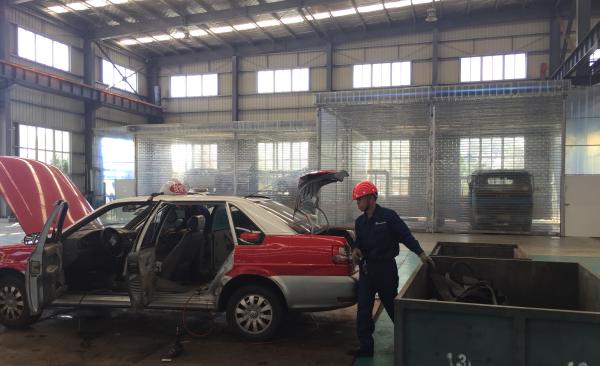 上海集中销毁400辆克隆出租车:销毁计价器 分