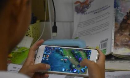 9岁孩子打游戏一个月豪掷12万? 母亲告快手