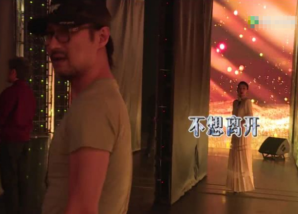 汪峰现身探班章子怡 小细节暴露两人感情状况