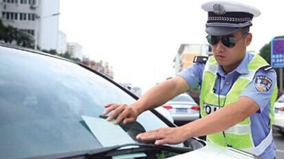 广州交警回应台风次日一早就开始抄牌:不予审核通过