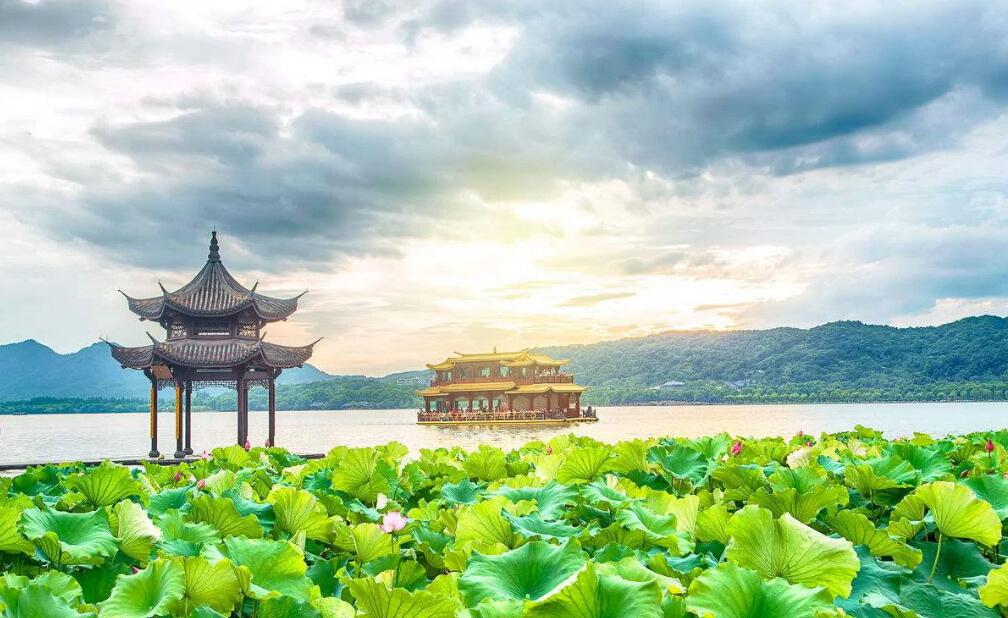 国庆假期 杭州西湖再列“全国最受欢迎景区”榜首