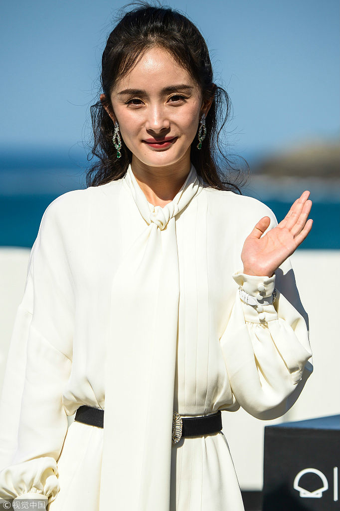 得给修图师加鸡腿!杨幂精修图和外网生图被批差太大