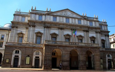 意大利米兰市长乱停车向民众致歉 表示接受罚