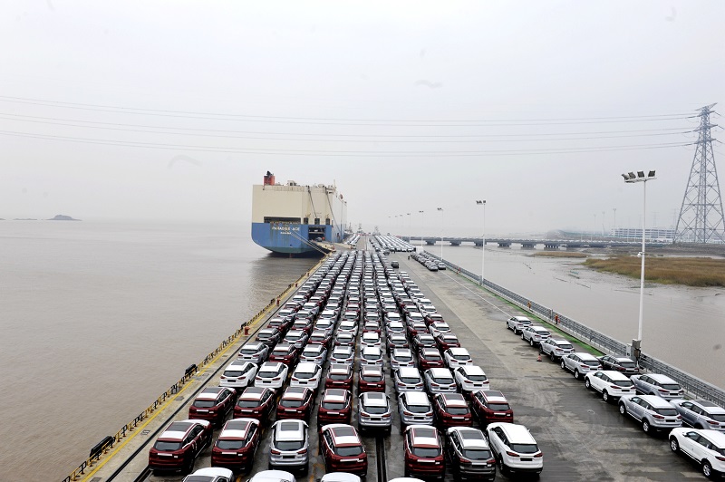 宁波舟山港首条外贸汽车出口班线在梅山港区开