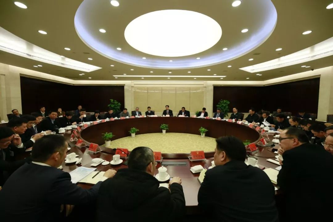 市十五届人大四次会议财政经济委员会举行第一