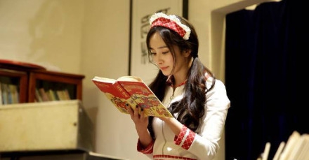 杨幂穿女仆装