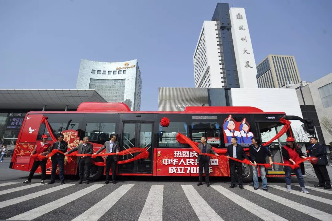 这条特殊的公交线今天开通!有必要体验一下