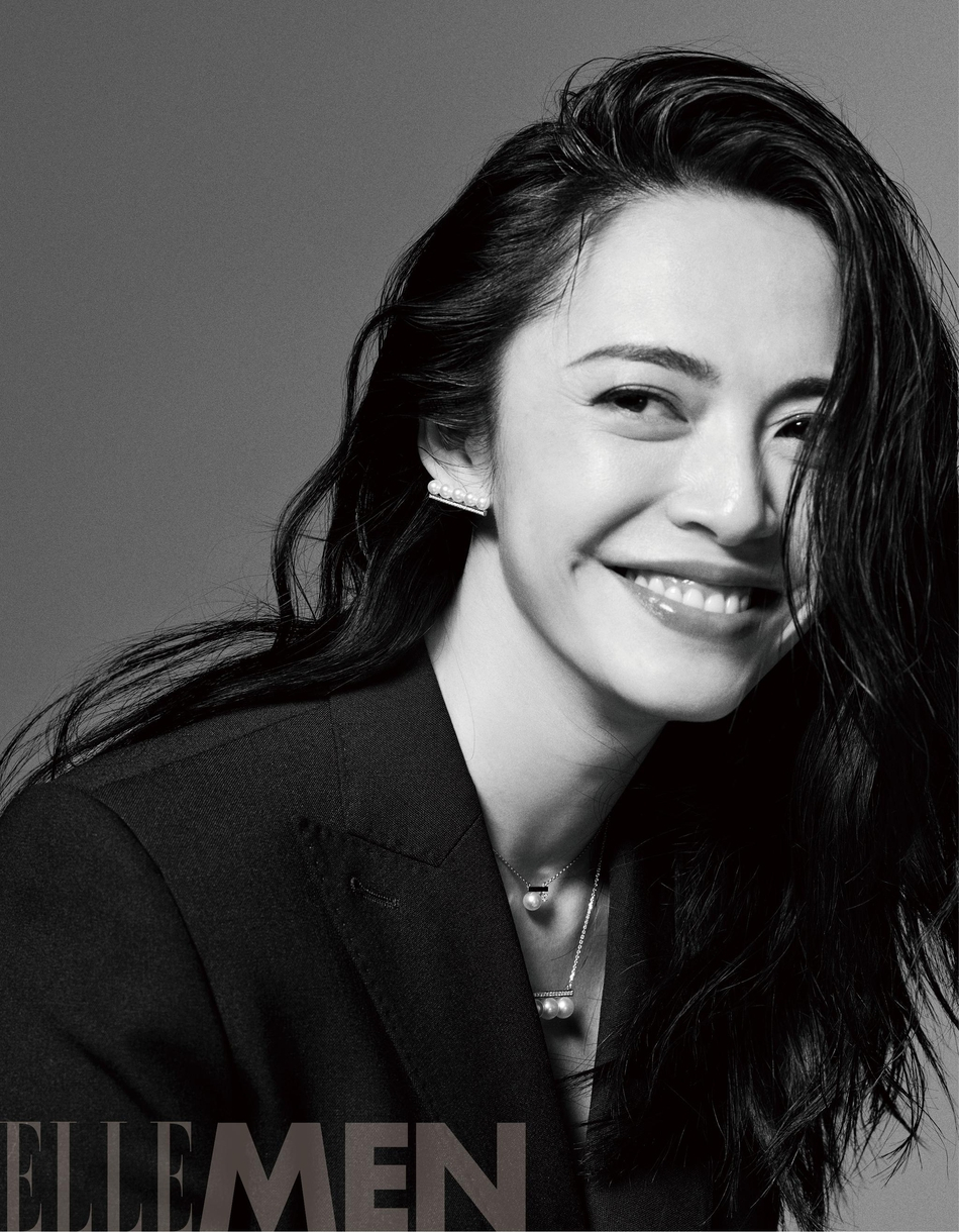 姚晨素颜现身友人婚礼