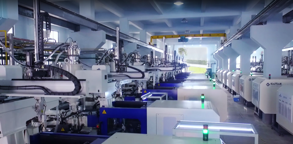 赛嘉的慈溪工业园区的生产线已更新升级自动化注塑设备.