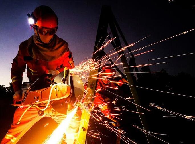 【追梦火焰蓝】液压扩张器变身绣花针 苦练技