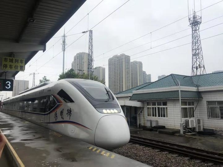 蓝媒号·宁波台)今天,宁波人和绍兴人期待已久的宁绍城际铁路正式开通