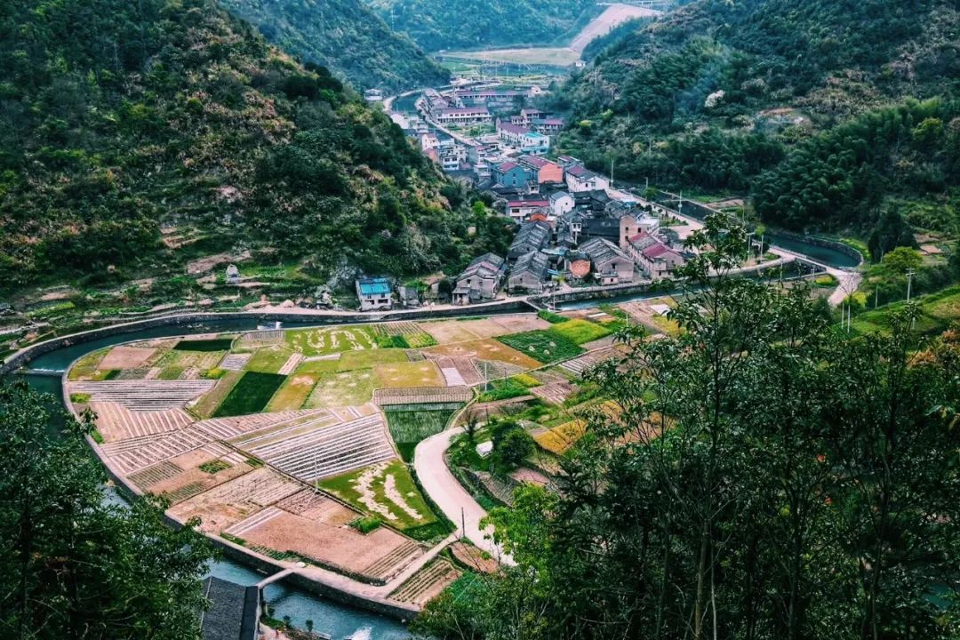 恍惚闯进了一个世外桃源,走进夏日的三门亭旁芹溪村,夏日的芹溪村寻