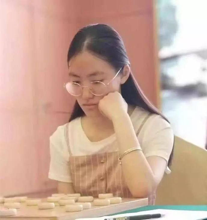 虽然年纪小,邵雨洁在象棋领域可谓"久经沙场,曾两